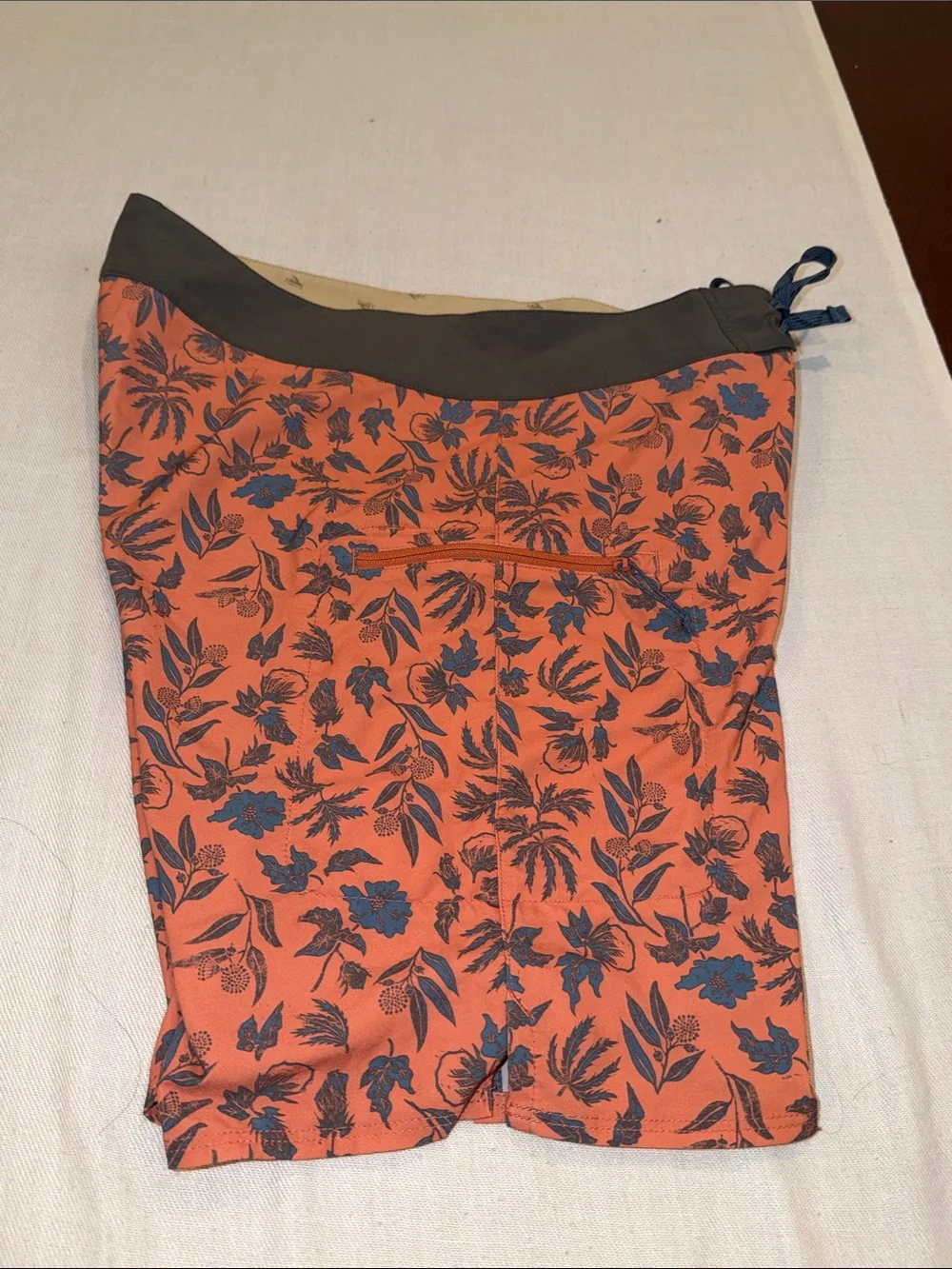 1108100 Men's Patagonia Board shorts SZ 30